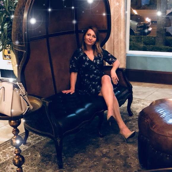 Meet your Posher, Adrienn - Picture 1 of 1